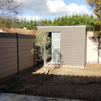 Abri de jardin en bois composite 